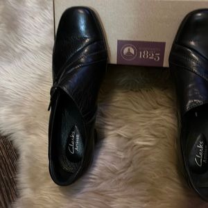 Clarks Artisan leather heal size 7 black